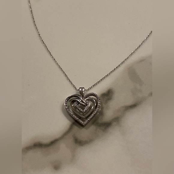 KA 1778 Sterling Silver Diamond Accented Heart Pendant Necklace - Picture 1 of 6